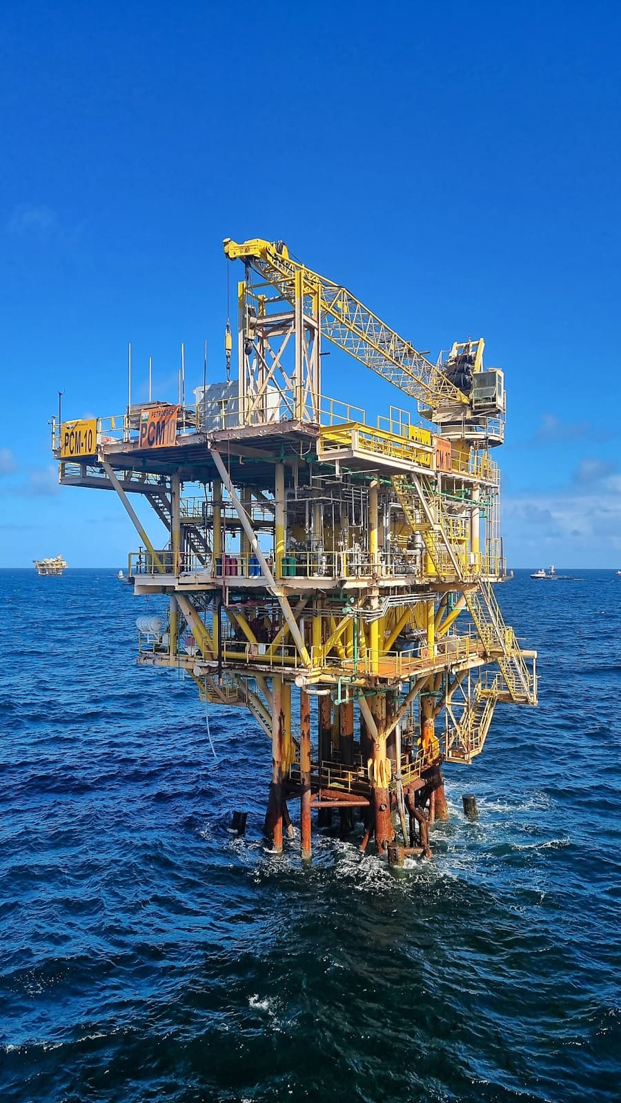 Offshore oil platform